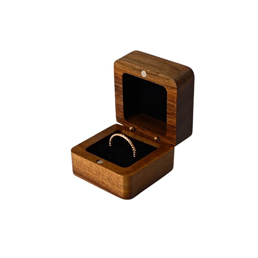 medinė dėžutė žiedui
