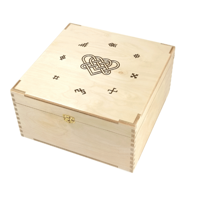 Medinė skrynios tipo dėžė su atverčiamu dangčiu – 30×30×15 cm