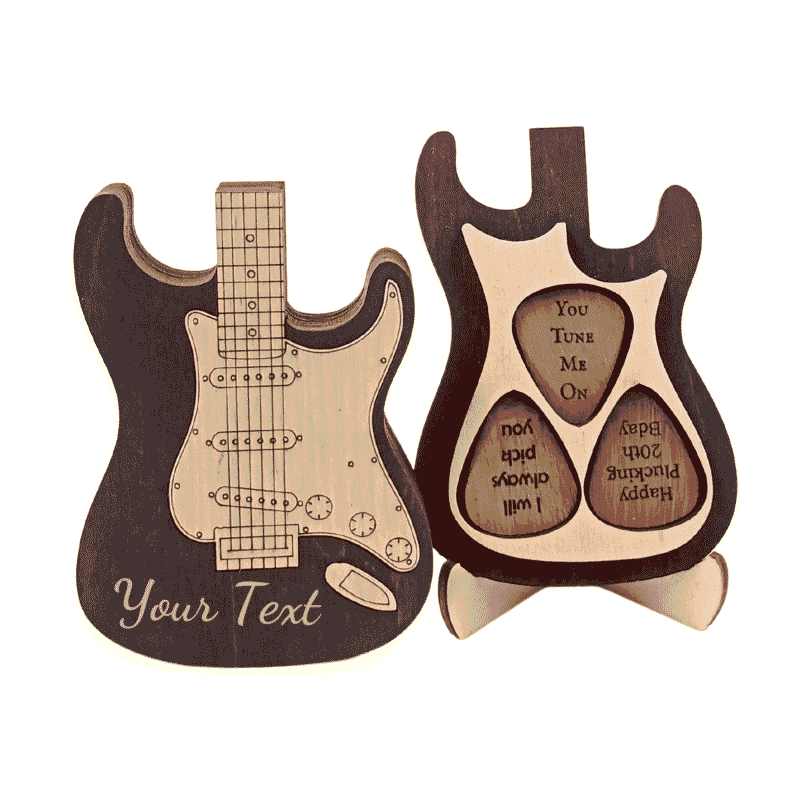 Elektrinės gitaros formos medinė dėžutė su graviruotais mediatoriais. Su stoveliu